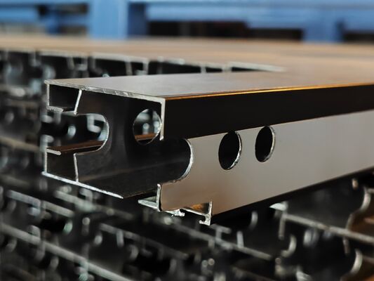 दक्षिण अफ्रीका के बाजार के लिए पाउडर कोटिंग के साथ निर्मित एल्यूमीनियम स्लाइडिंग प्रोफाइल